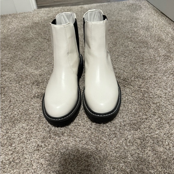 Boots - Picture 5 of 5